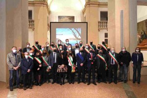 L'assessore Priolo firma a Piacenza il Contratto di Fiume per la Media Valle del Po, marzo 2022
