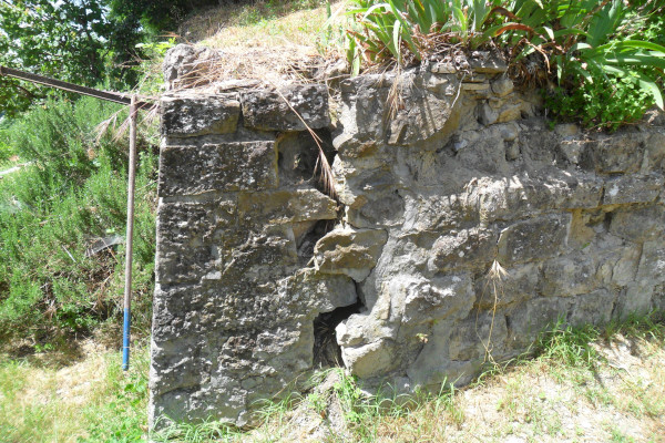 Vergato (BO), località Riola, uno dei muri lesionati da risanare