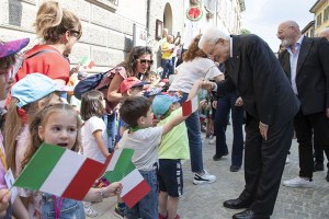 Presidente Mattarella a Modigliana, alluvione maggio 2023, bambini,  presidente Bonaccini
