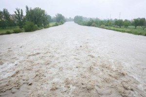 Maltempo, fiume ingrossato, piena